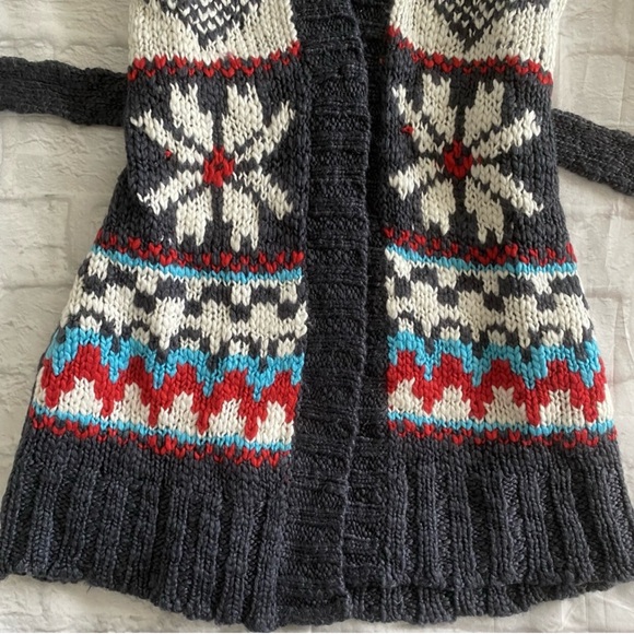Hooded Sweater Vest - Picture 5 of 8